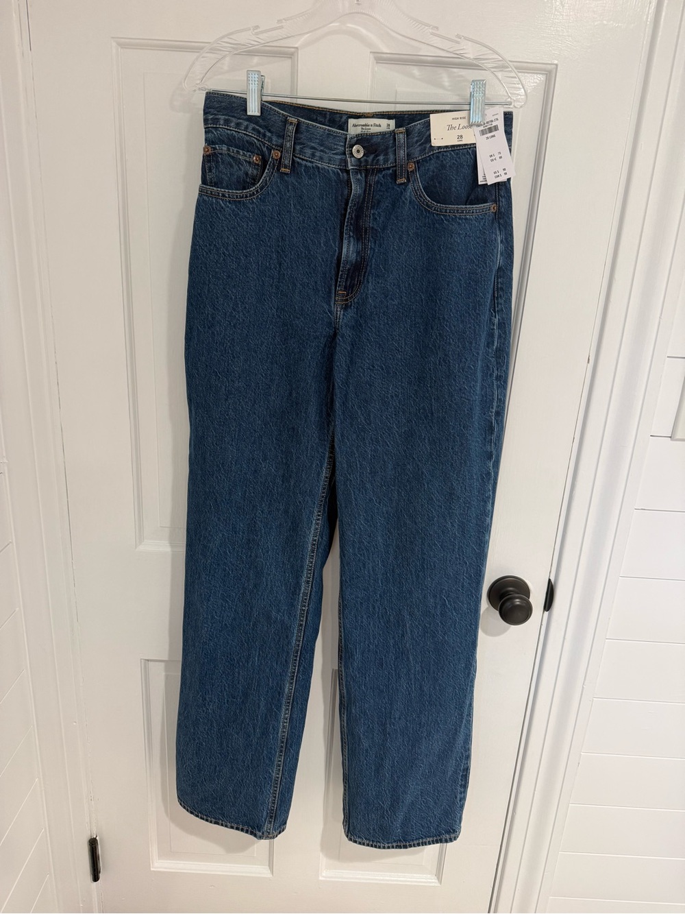 NWT A&F High Rise “The Loose”, 28L Dark Wash, Women’s